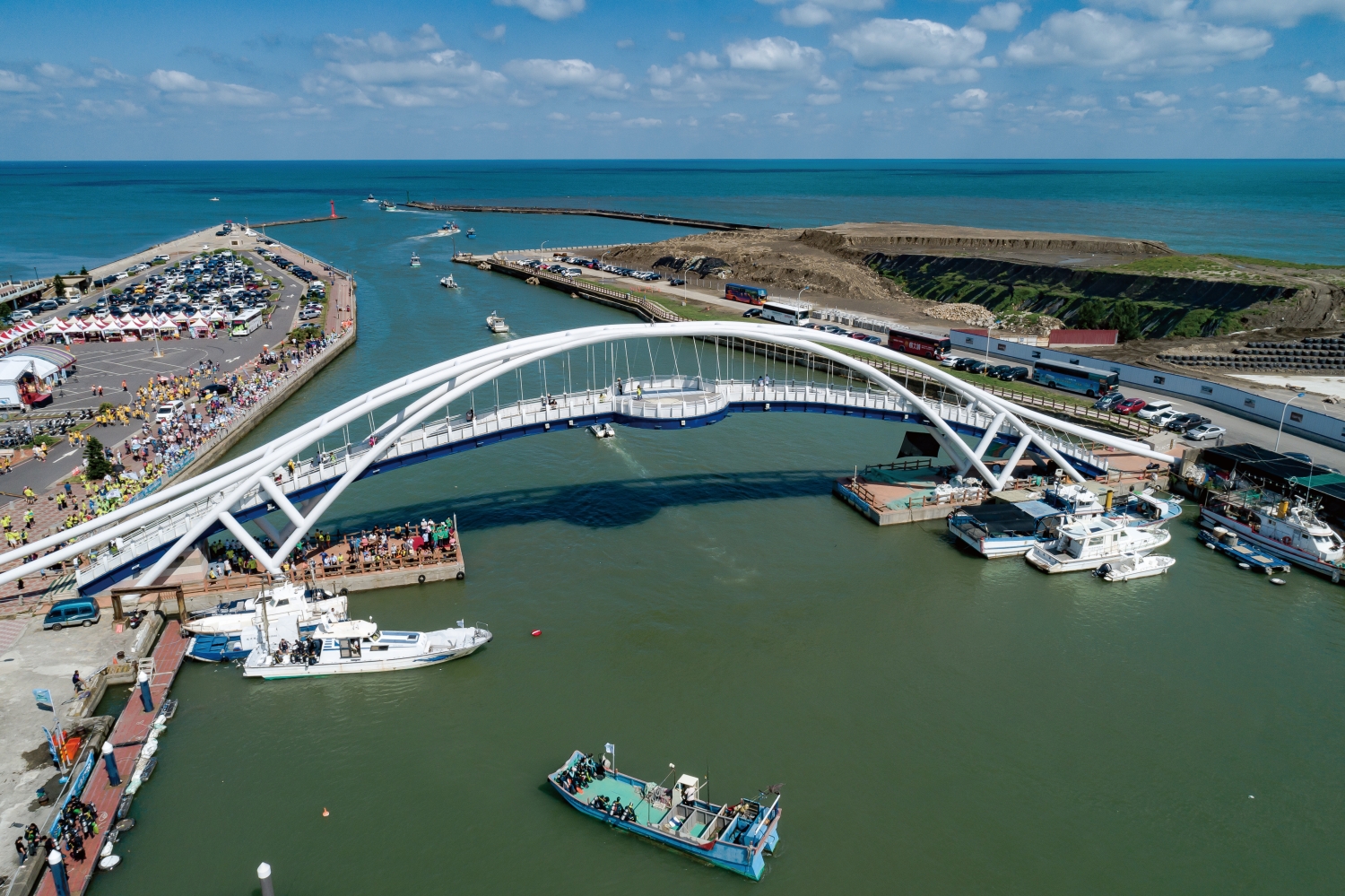 未來從機場捷運A15 站出發的自行車道，往北可達竹圍漁港／桃園市海管處 提供