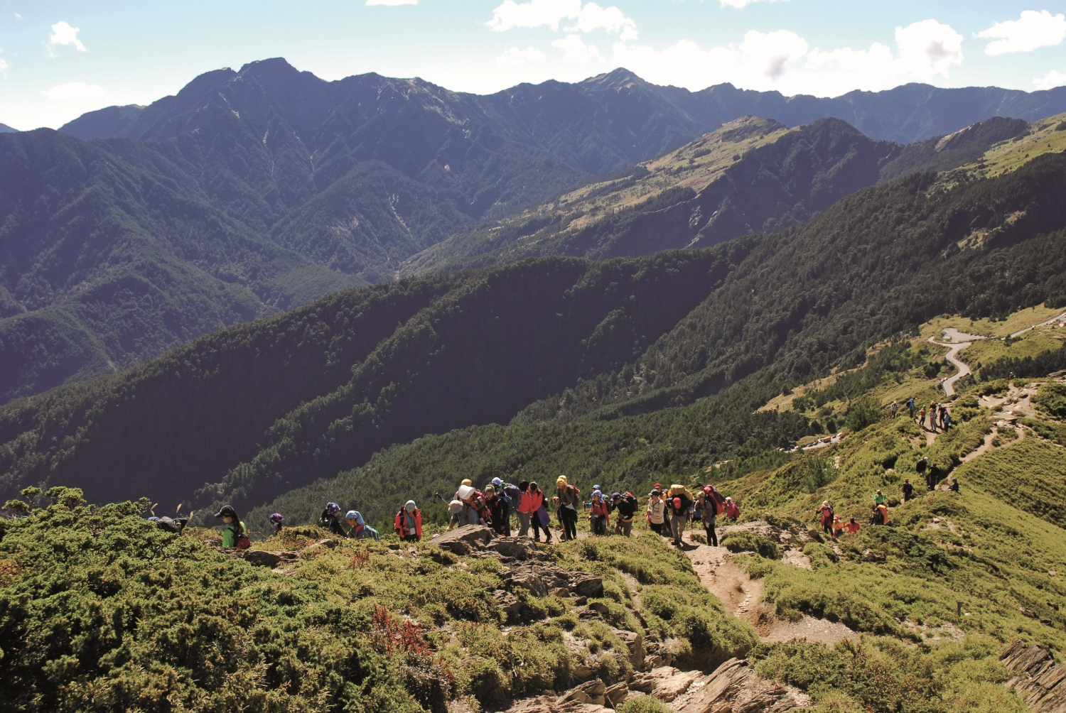 臺灣的高山對登山客來說，可近性和挑戰性都十分具有吸引力／胡景程 攝