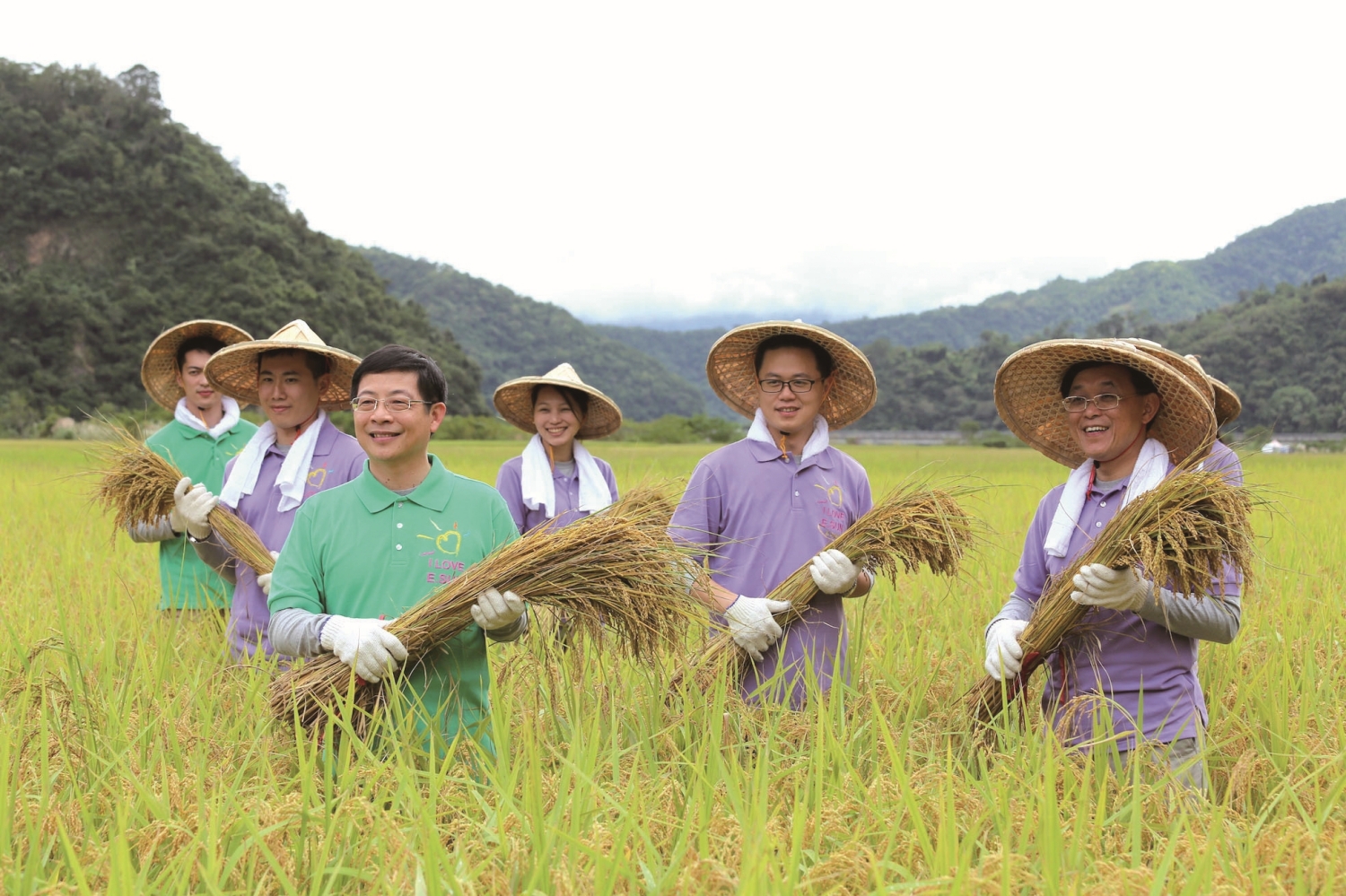 玉山銀行不只贊助也積極走入現場，以身體感受友善農業大不易／玉山銀行 提供