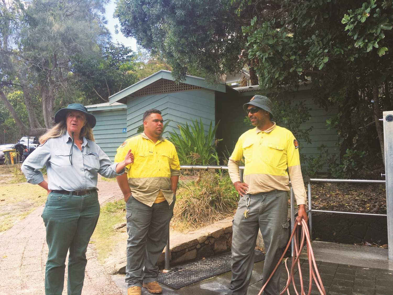 原住民不只成為國家公園的一份子，更為整體的管理規劃提供祖先的生活
智慧／內政部營建署國家公園組 提供（來源：https://commons.wikimedia.org/wiki/File:Bryon_Bay_NSW.jpg）