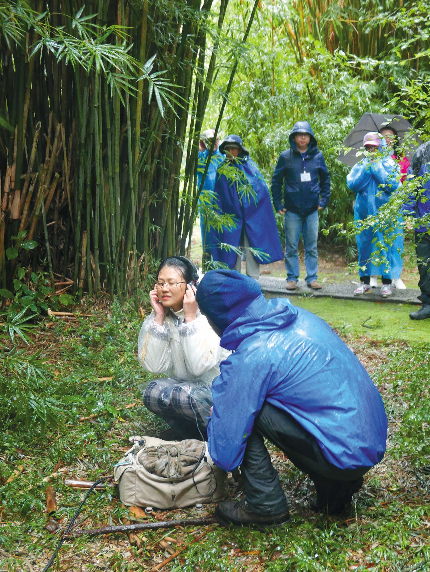 在「聆聽寂靜工作坊」中，每個成員首次透過收音器材聽見環境中蘊藏的生命力／陽管處 提供