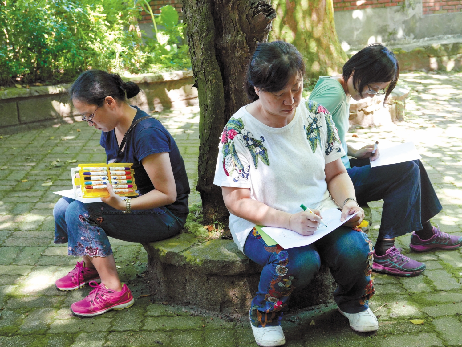 學員傾聽身旁環境,繪製聲音地圖/陽管處提供