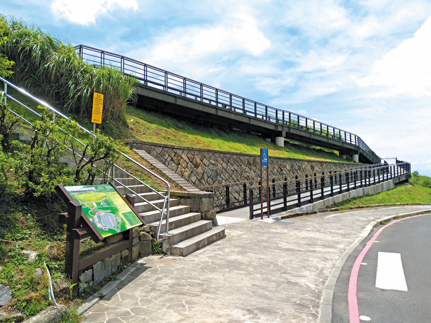 擎天崗的無障礙規劃細膩，處處為不同需求的使用者設想／楊越涵 攝