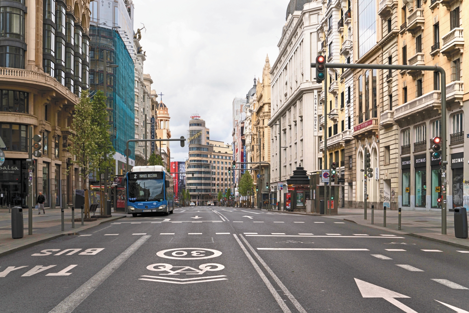一場全球肺炎大流行，按下了文明世界的暫停鍵／ Nemo 提供（來源：https://commons.wikimedia.org/wiki/File:Gran_Via-22_de_marzo_2020.jpg）