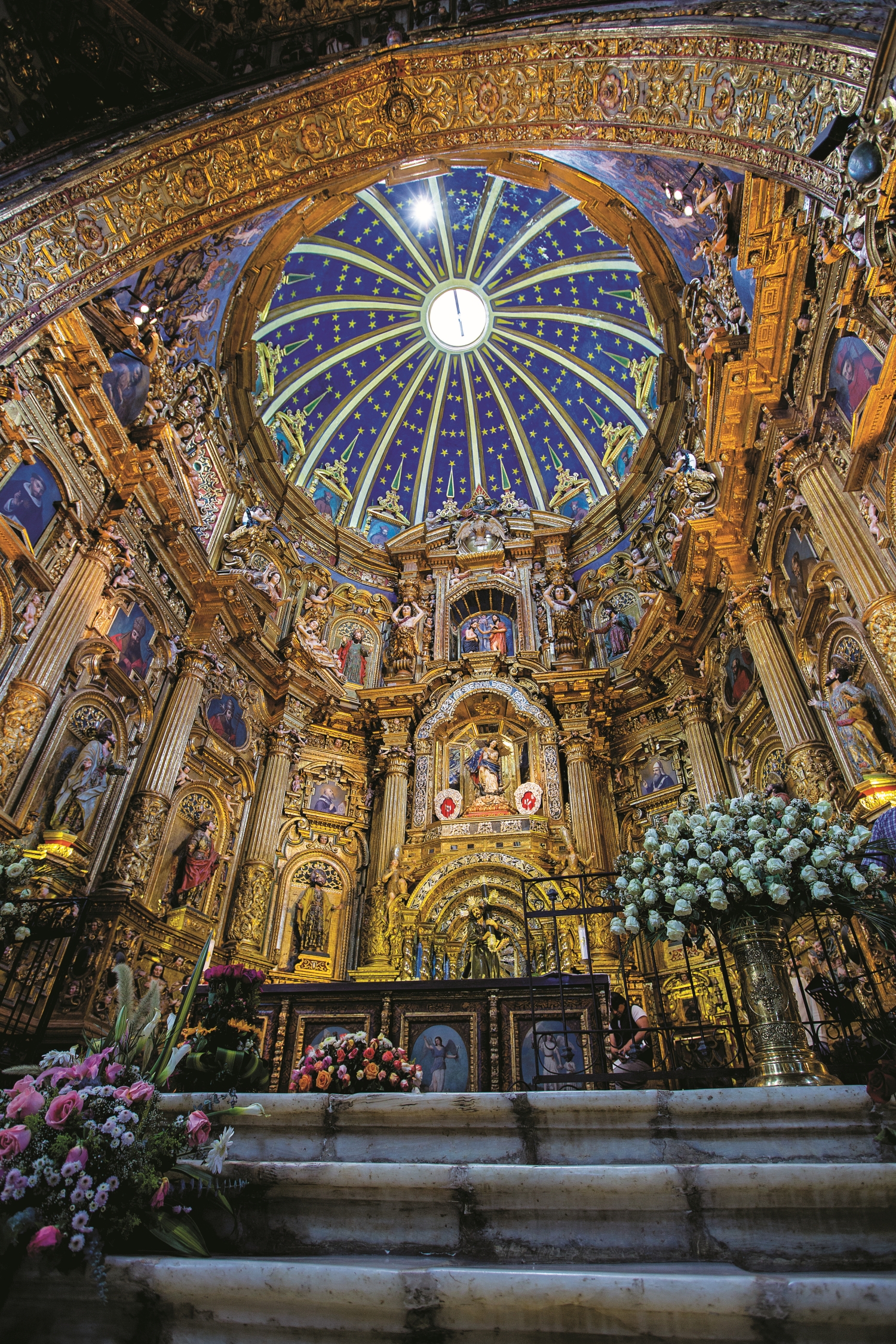 首都基多擁有不少殖民時期建造的教堂，雕刻細膩、金碧輝煌，是遊客不會錯過的重要景點／厄瓜多首都基多旅遊局 提供（créditos a Quito Turismo）