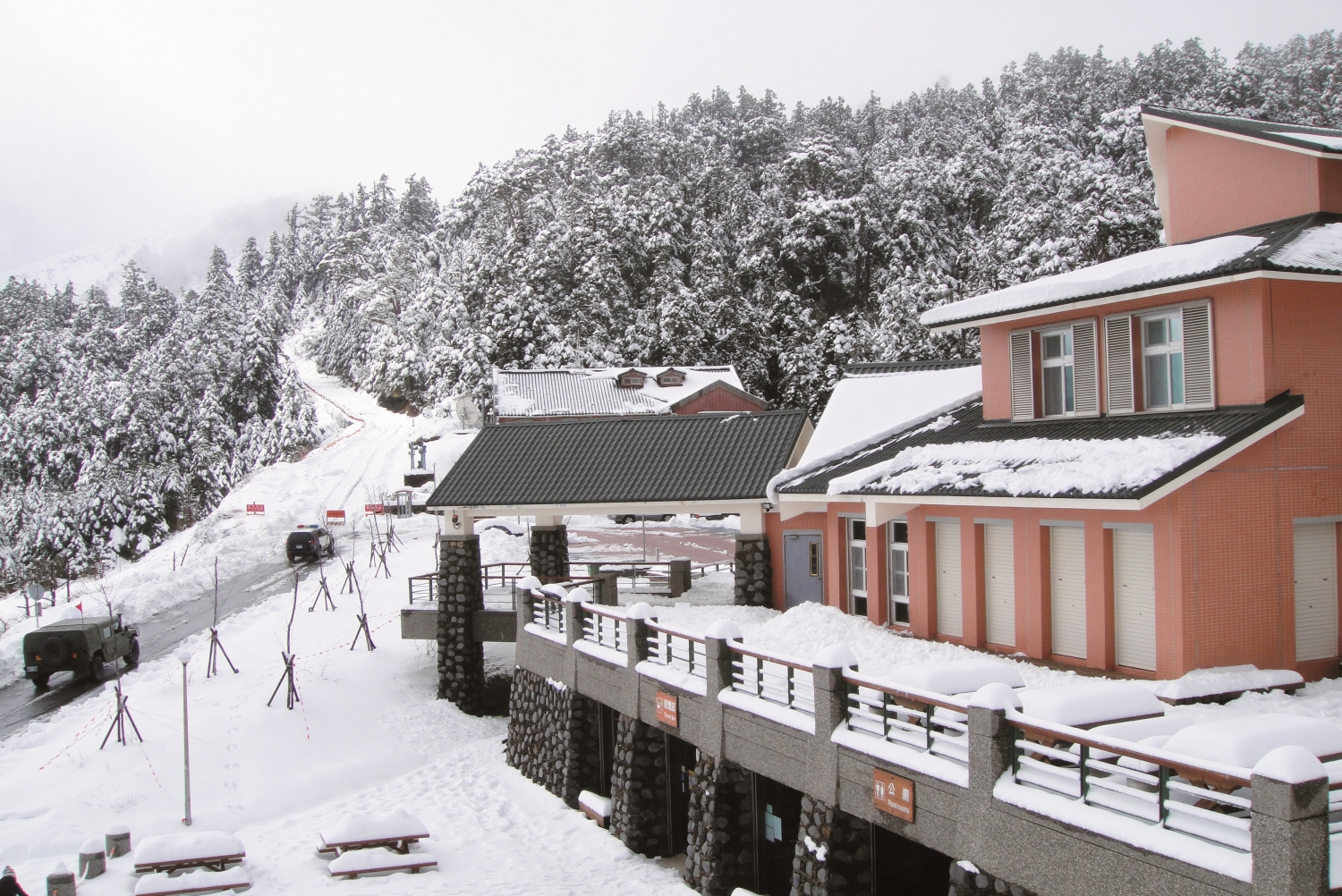 雪中的合歡山管理站是志工和登山者的冬季庇護所/徐福昌 提供
