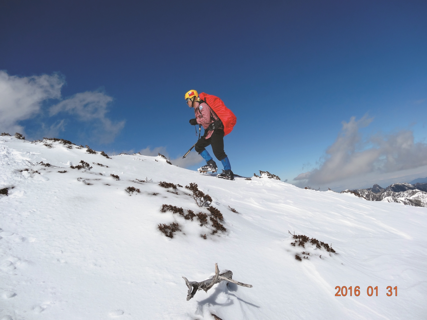 雪霸國家公園志工執行雪地任務/雪管處 提供(游寶環 攝)