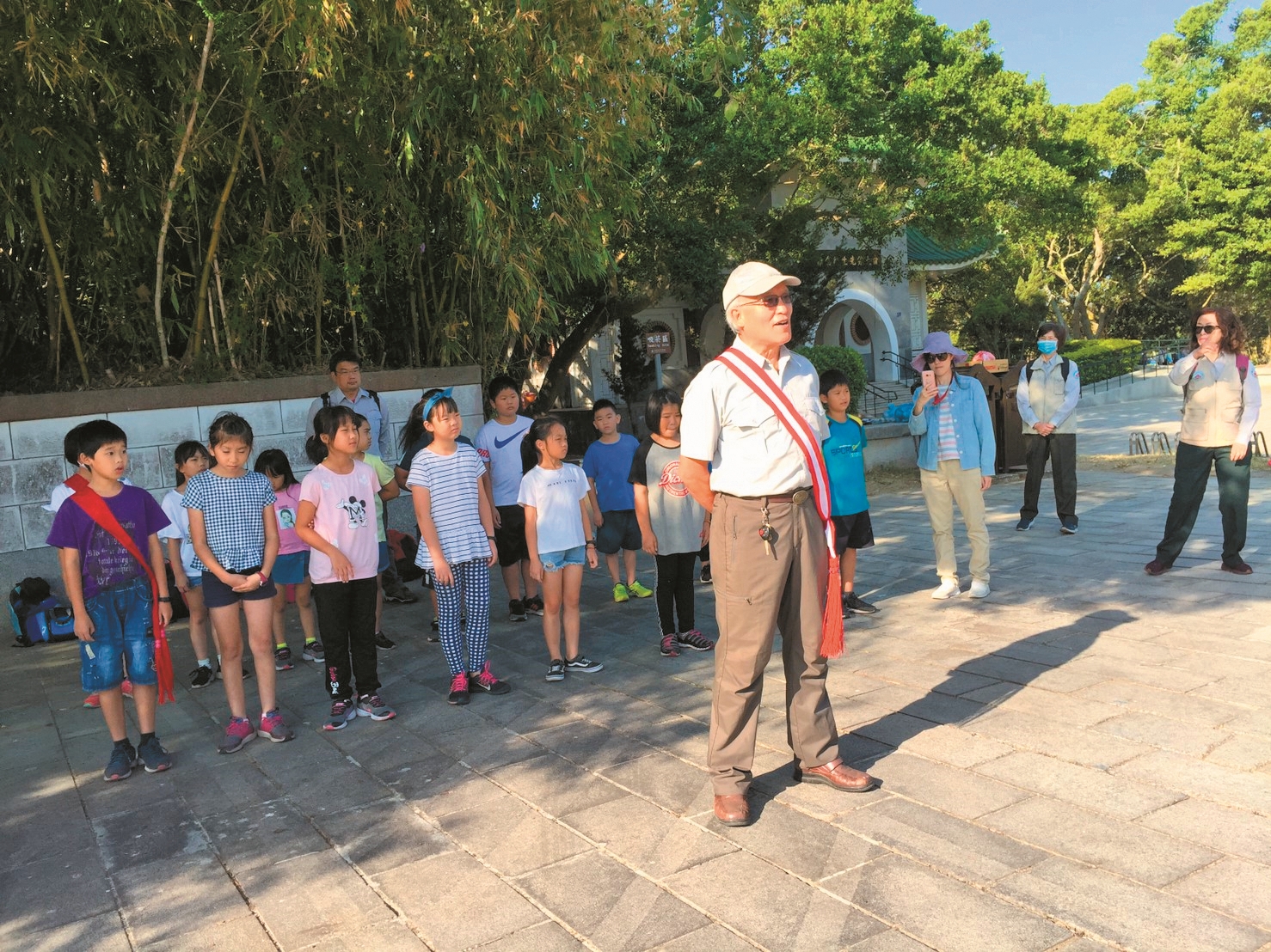 擁有軍事背景的志工,帶領起新兵體驗活動格外生動/金管處 提供