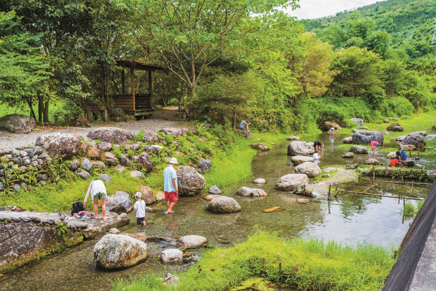 架設在芙登溪上游的Lakaw（魚屋）作為巴拉告解說與體驗／莊信賢 攝