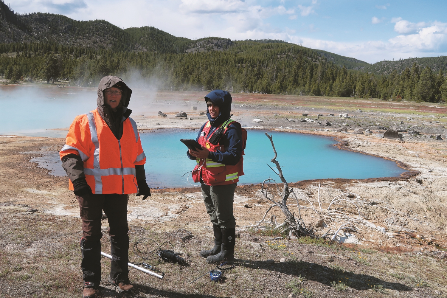 擁有豐富地熱泉、湖的黃石公園有一群水質監測保育巡邏員在背後默默守護／林文和 提供