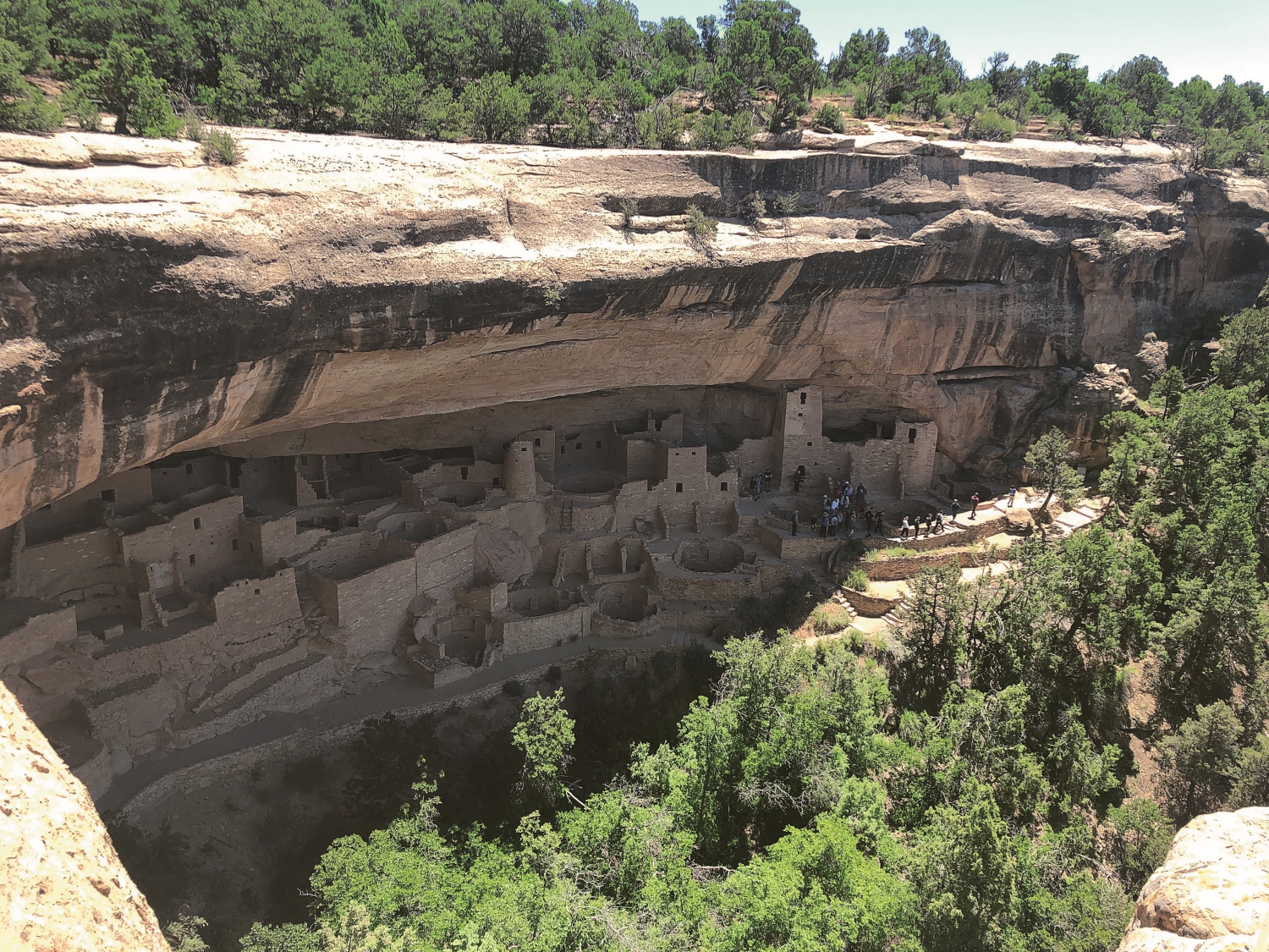 峭壁宮殿的「宮殿」二字非指皇宮，而意指具規模的建築群／林文和 提供