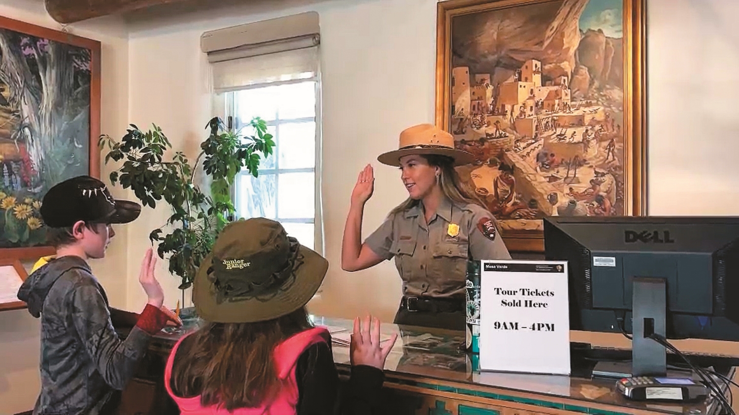 解說員帶領小小解說員進行宣誓／林文和 提供