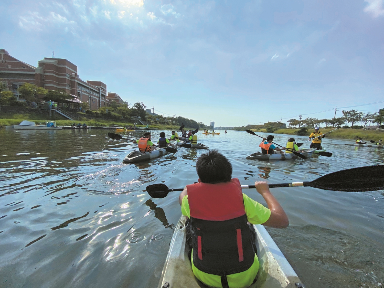 透過獨木舟活動增進學童親水、愛水的機會／吳茂成 提供