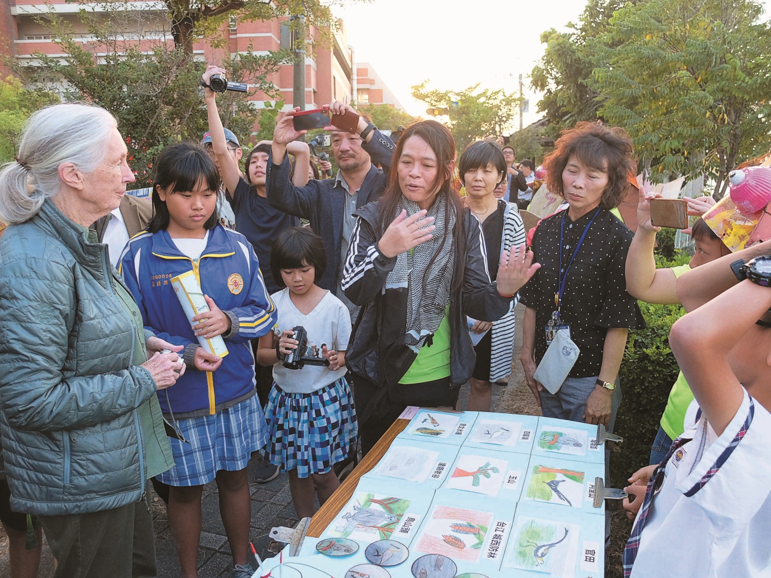 珍古德到訪台江，聆聽在地師生的介紹、分享／吳茂成 提供