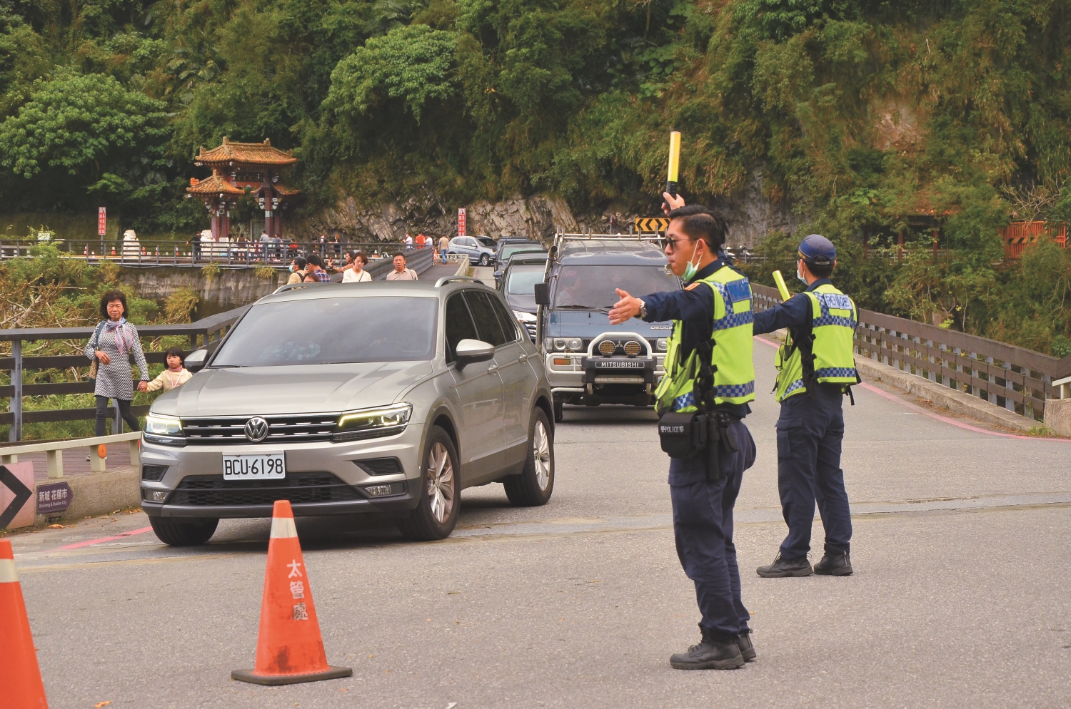 警察隊疏導年節車潮、維護遊客旅遊安全／太管處 提供