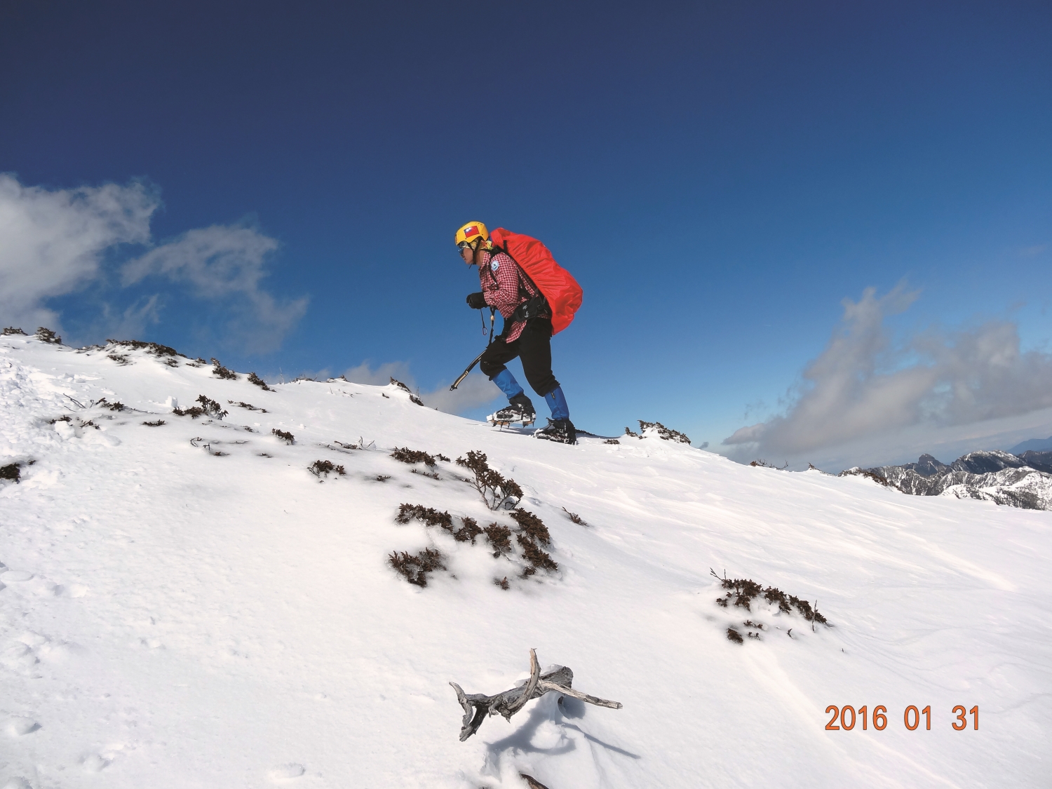 志工在雪季期間仍然繼續執行例行勤務／雪管處 提供