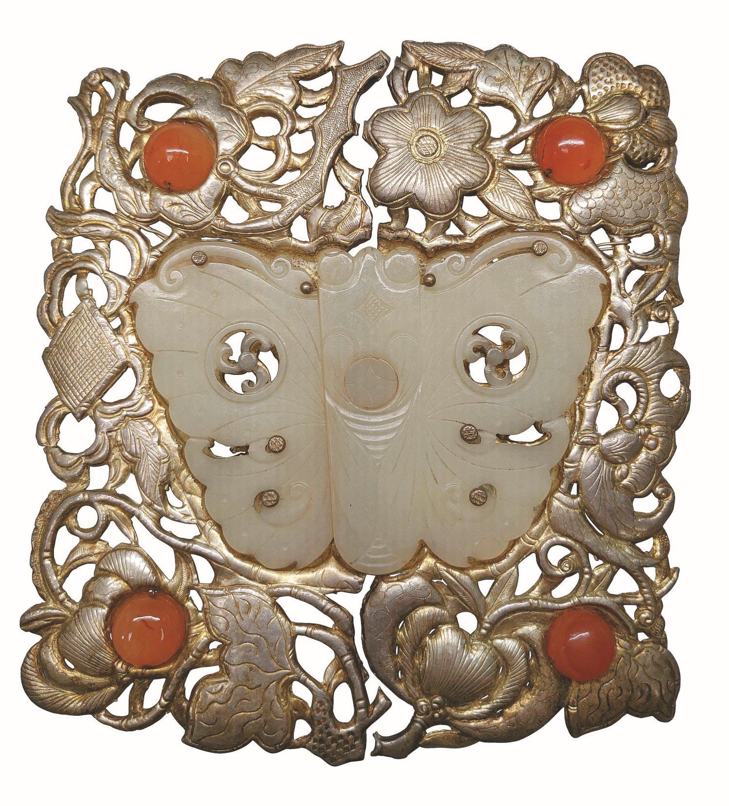 明代鎏金花蝶鑲珠錢紋蝴蝶玉褡扣／ 歐陽盛芝 攝（楊惇傑 提供文物）