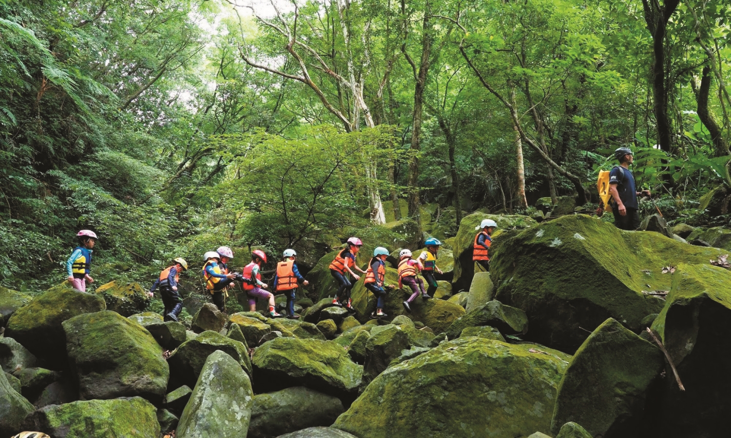 親子團中每位父母都有機會成為引導員，在團集會中引領孩子進行活動／石曉華 提供