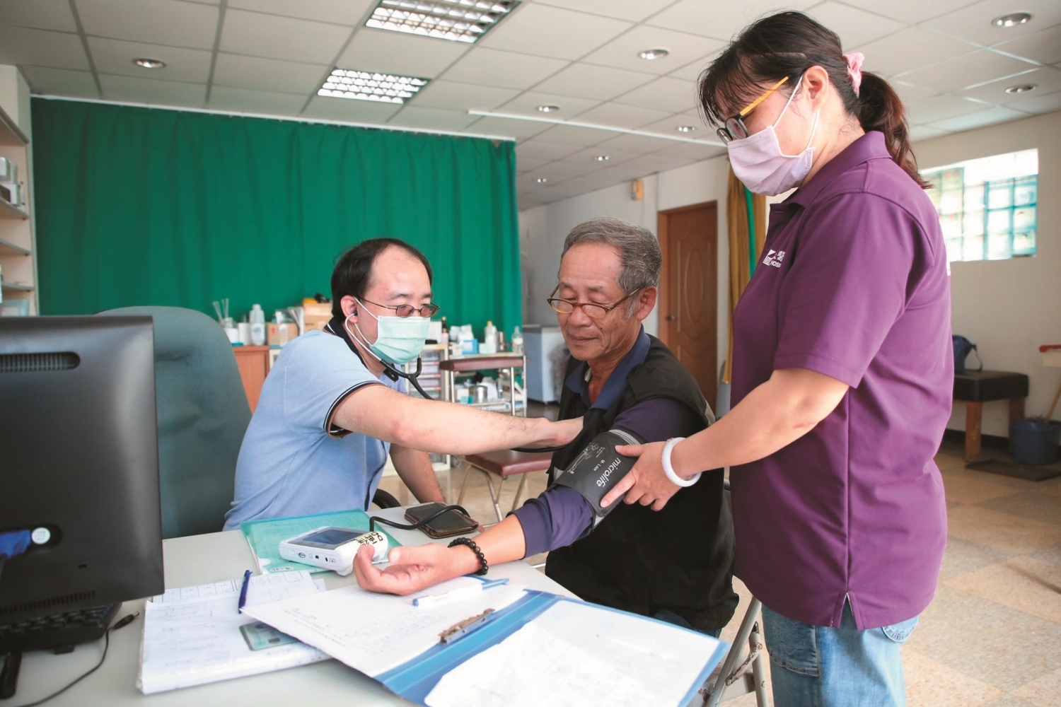 十多年來吳文和不辭辛勞，持續提供澎湖南方四島醫療服務／吳文和提供