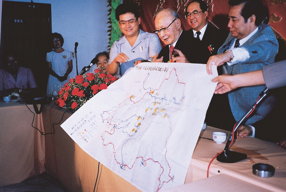 1985 年於辛亥光復樓舉辦陽明山國家公園管理處成立茶會／內政部營建署 提供