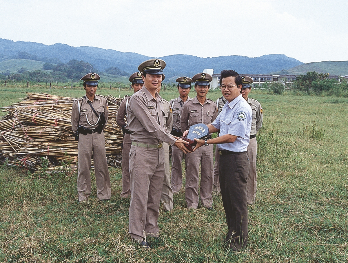 墾丁國家公園感謝警察隊取締鳥仔踏對保育的貢獻／內政部營建署 提供