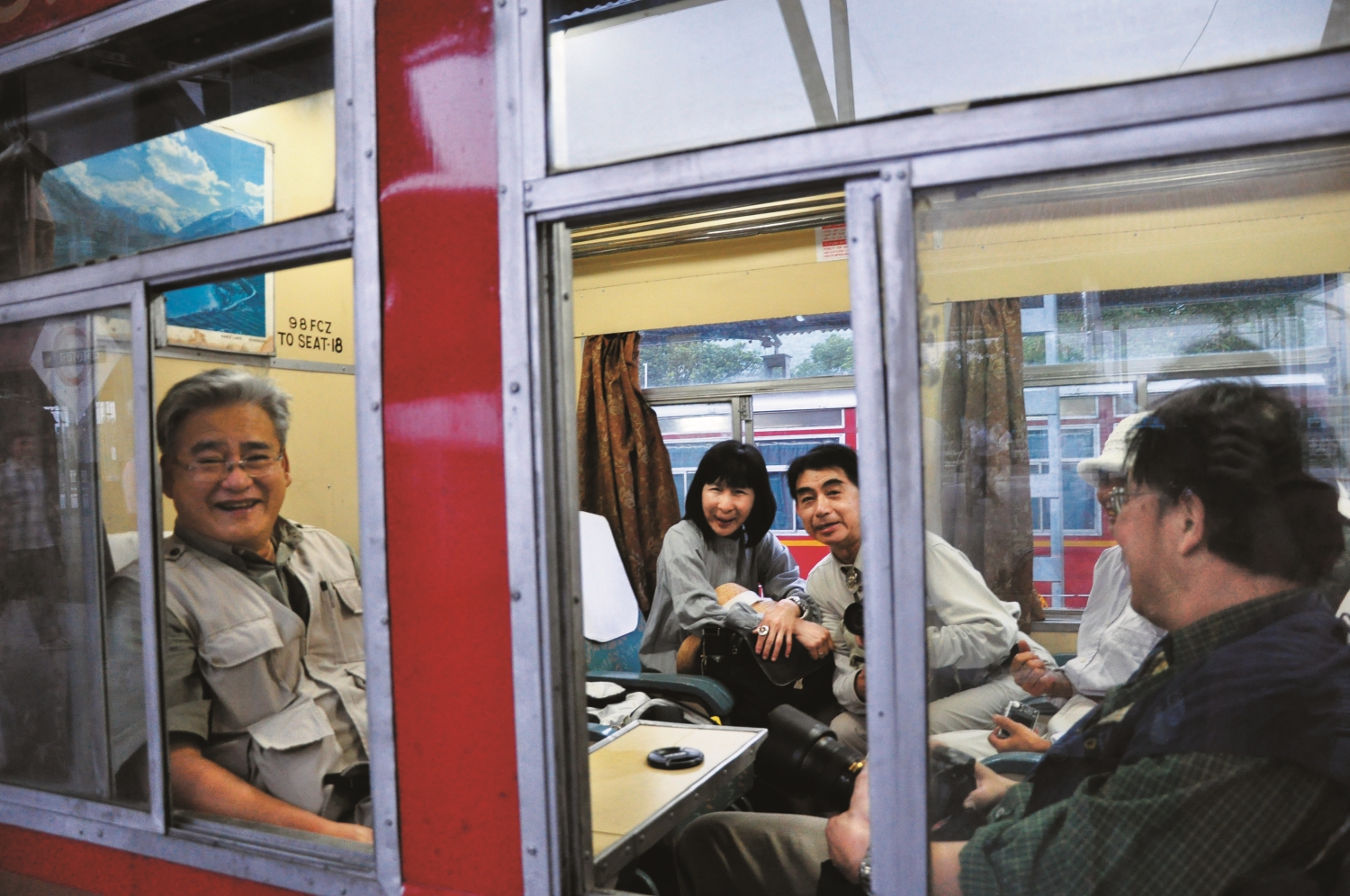 考察世界遺產印藏高山鐵路（左：張隆盛、中：郭瓊瑩、右：張長義）