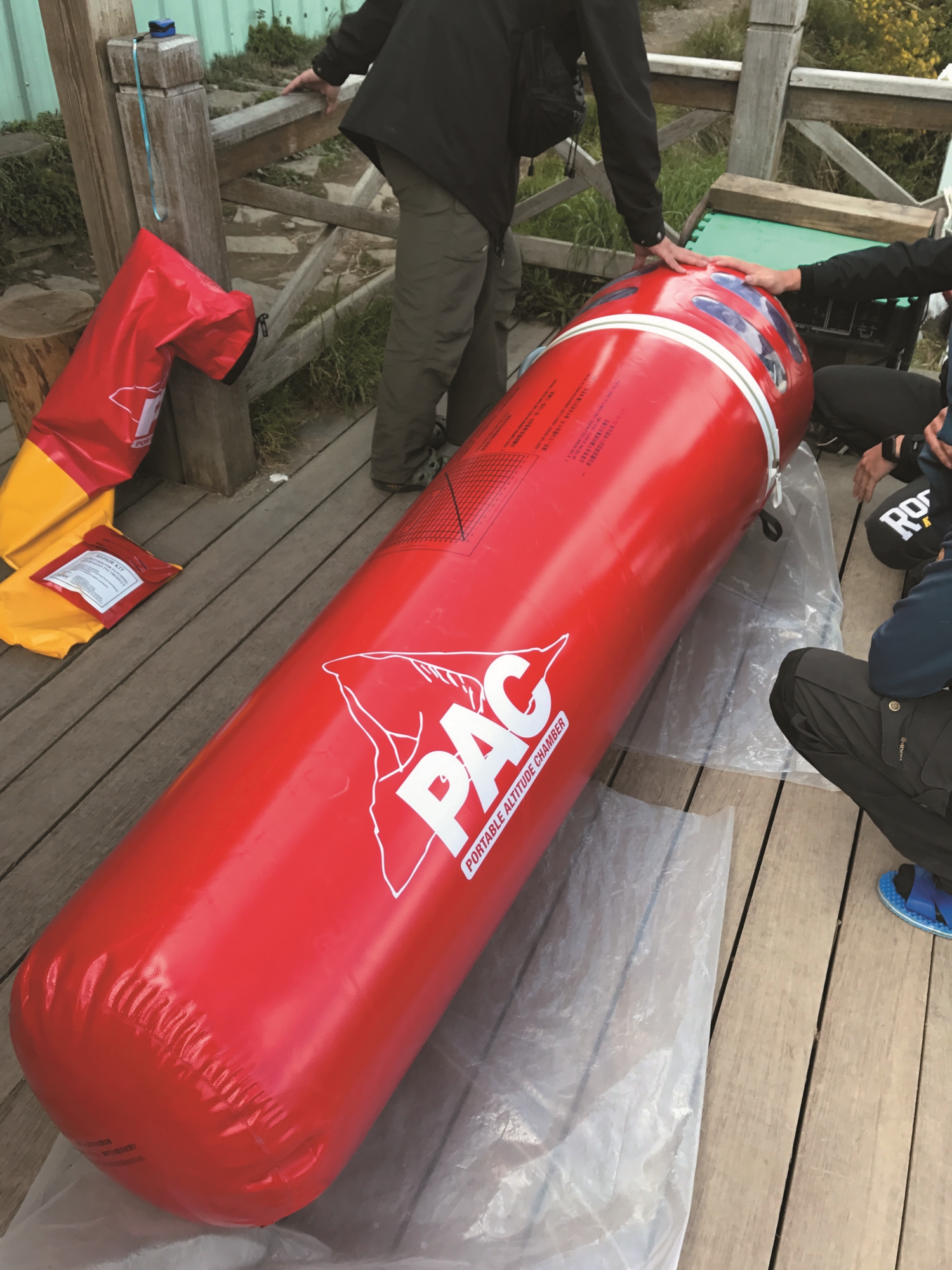 使用攜帶型加壓袋（PAC）時，一定要有人在場監測患者的狀態／蔡奕緯 提供