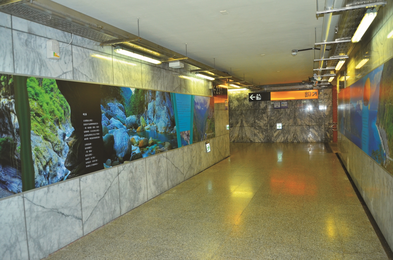 走過短短的地下道，遊客就像先預習了一番太魯閣的精彩之處／太管處 提供