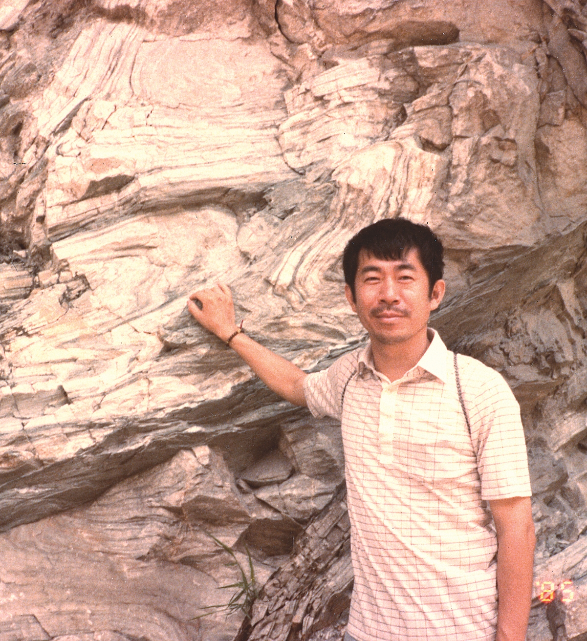 早年上山下海進行研究、勘察之留影/營建署國家公園組 提供