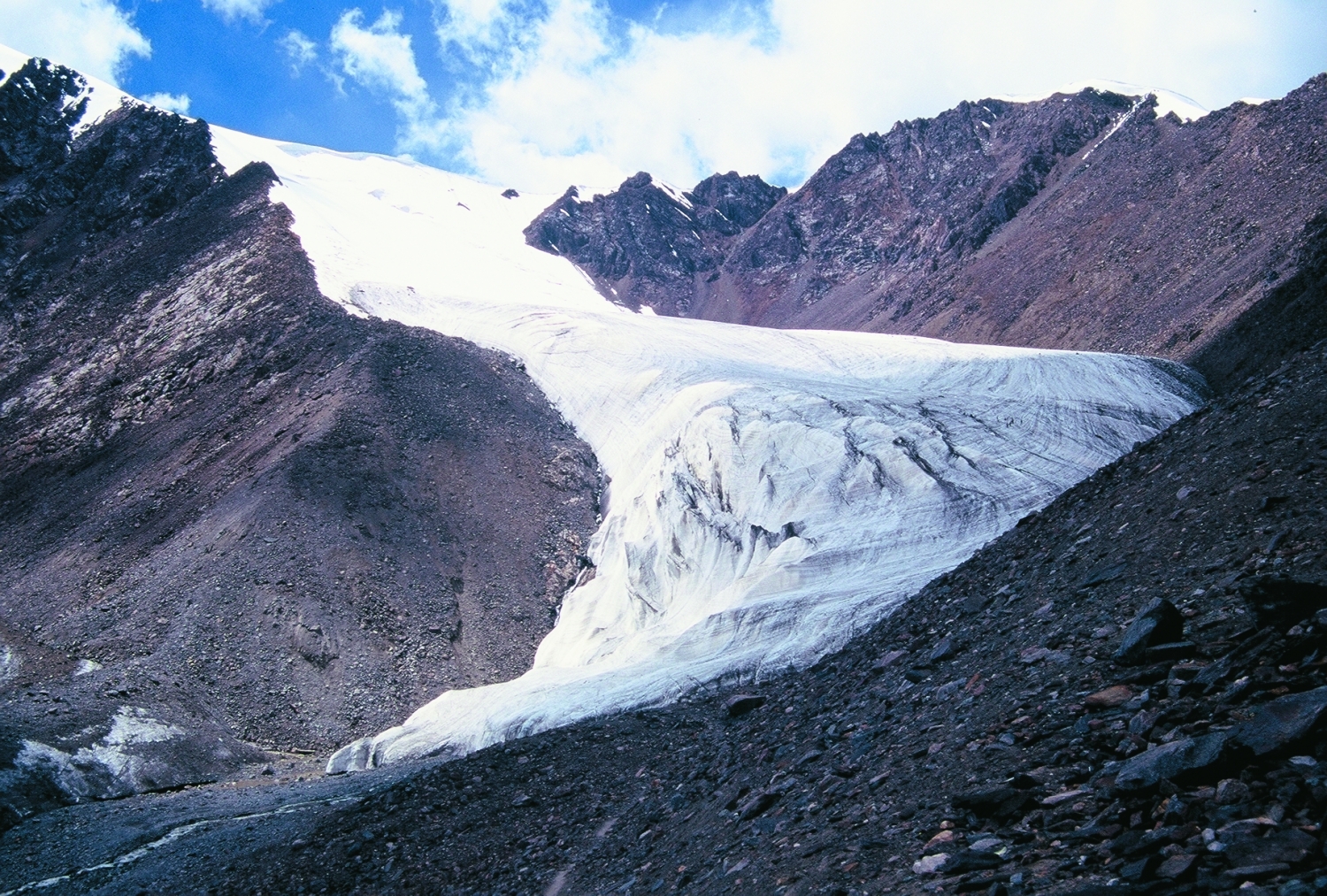 烏魯木齊天山一號冰川─雪山圈谷發育的冰川曾經像這樣流動