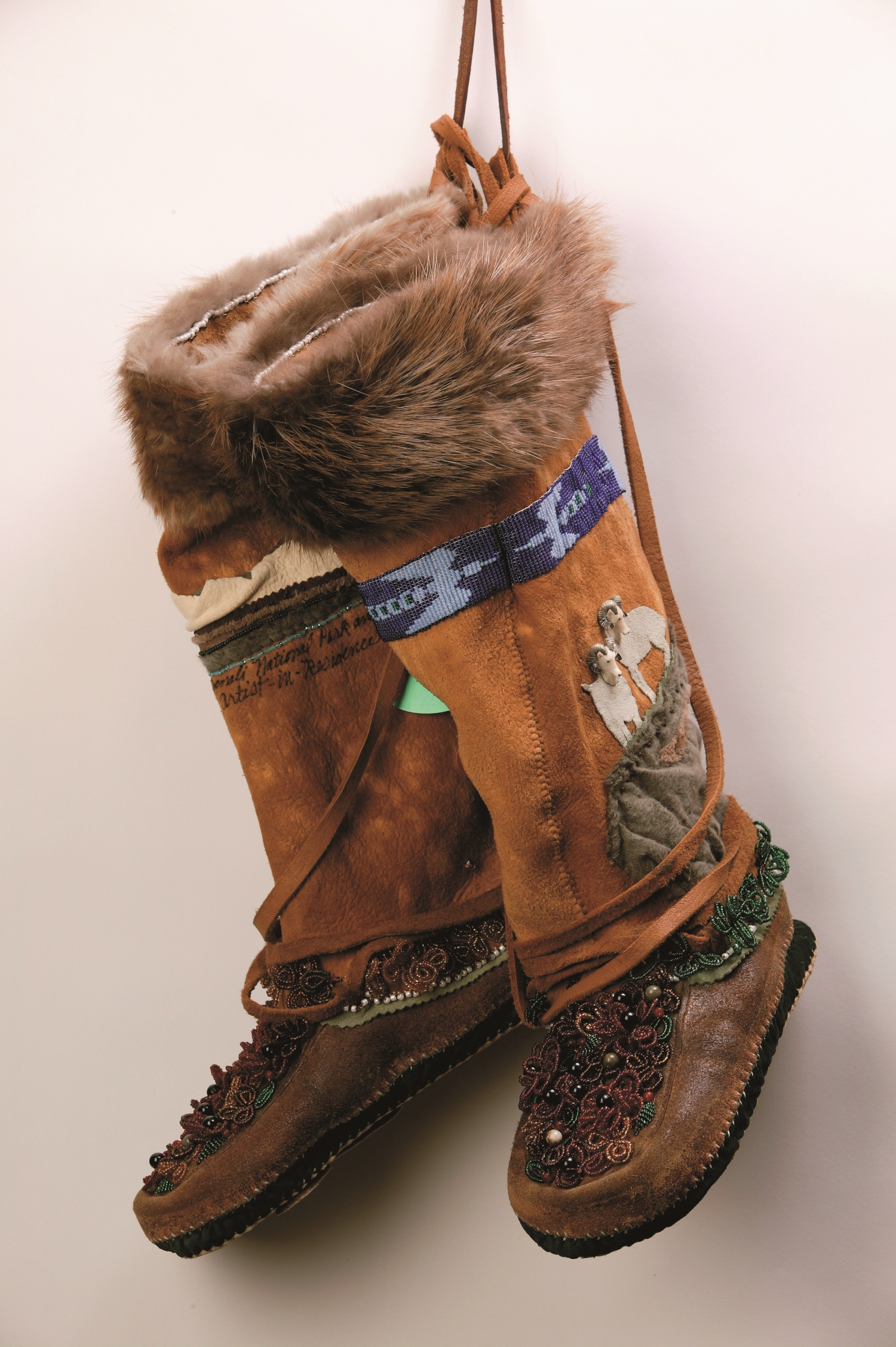 運用現地素材製成的雪靴／ NPS Photo 提供