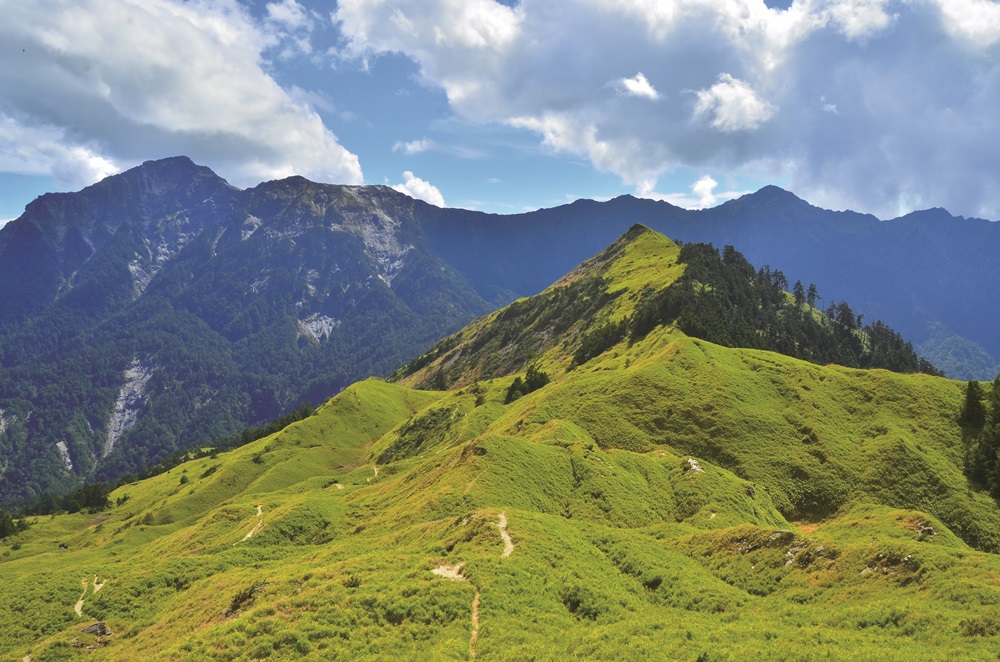 Xiaoqilai bursts with greenery and offers scenery of Mt. Qilai’s mountain ridges from afar / Provided by Taroko National Park Headquarters