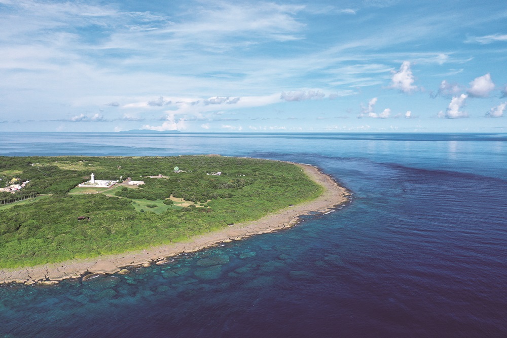 ｜高位珊瑚礁上的豐富植被／陳應欽 攝