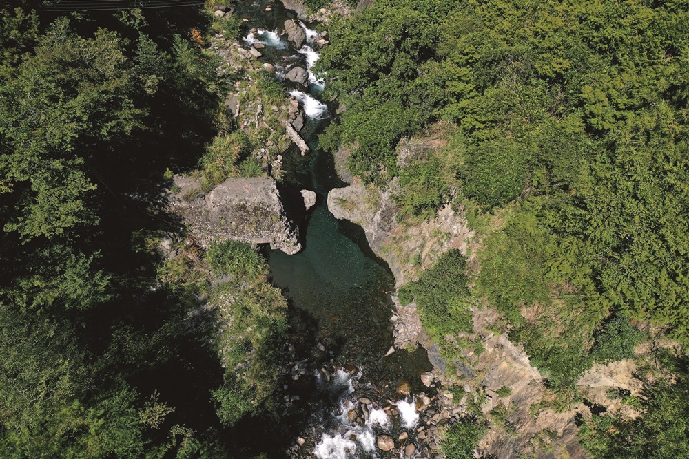 The cold and clear Qijiawan River / Provided by Chen Ying-Qin