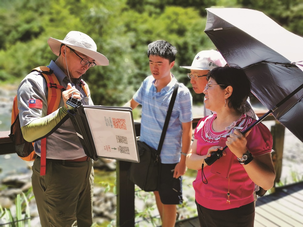 Shei-Pa’s office actively provides tours to educate the public on Formosan landlocked salmon / Provide by Shei-Pa National Park Headquarters