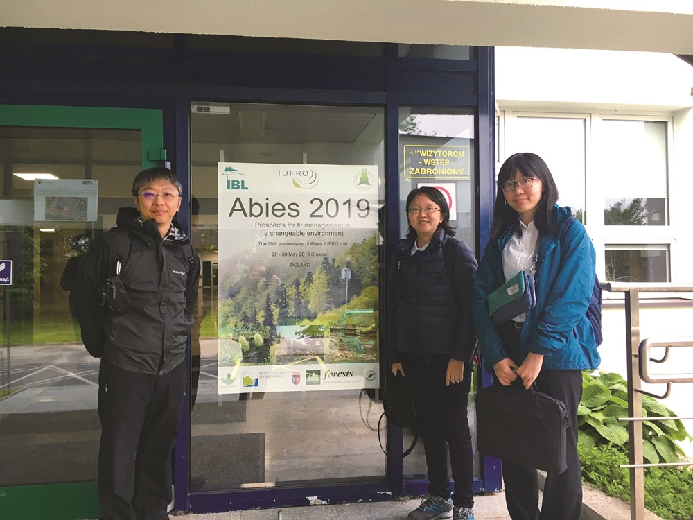Attending an international conference of fir trees in Poland
/ Photo by Liao Min-Jun