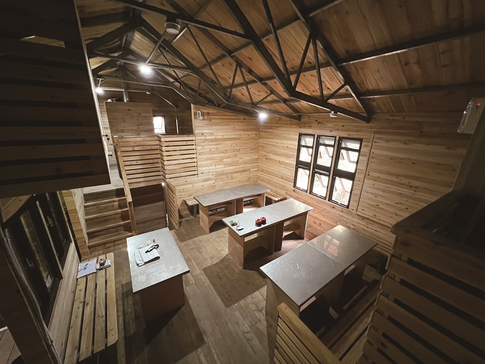 ｜建造不易的山屋，提供登山客舒適、安全的居住空間／太管處 提供