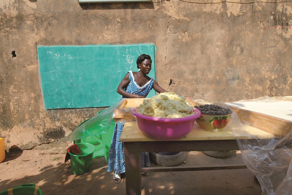 ｜乳油木是非洲重要的森林資源，從種子粹取出的雪亞脂，可用來護膚、治療外傷，亦是當地重要的食用油指來源／典匠 提供