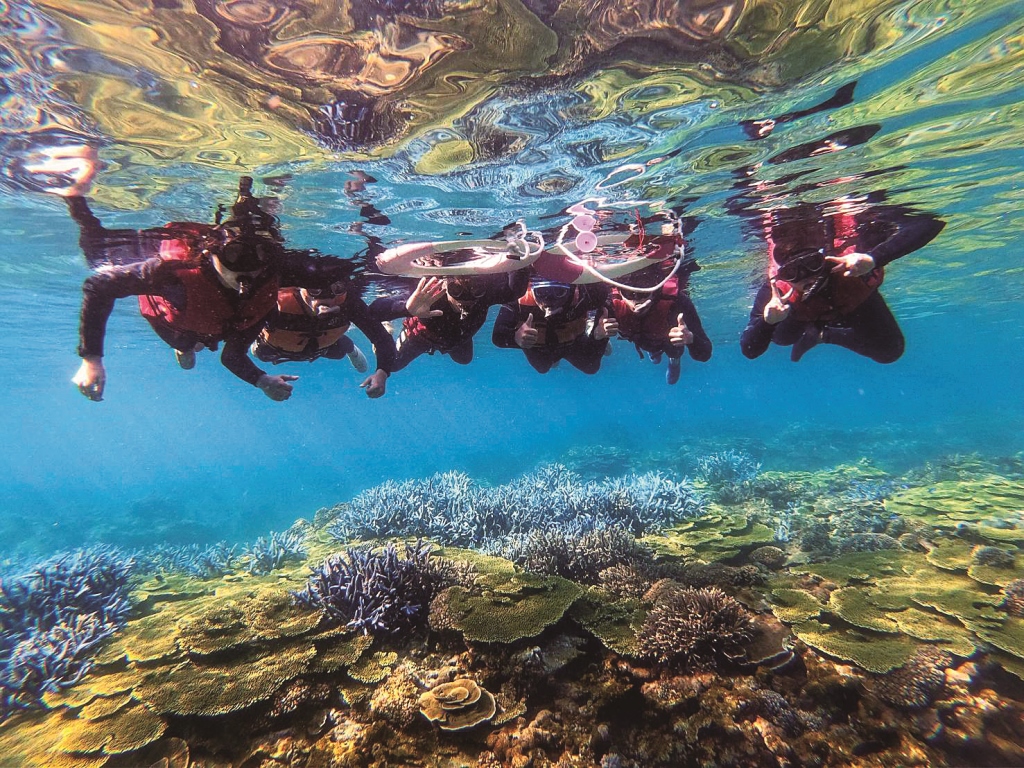 ｜浮潛結伴同行，遵守教練指示／陳中行 攝