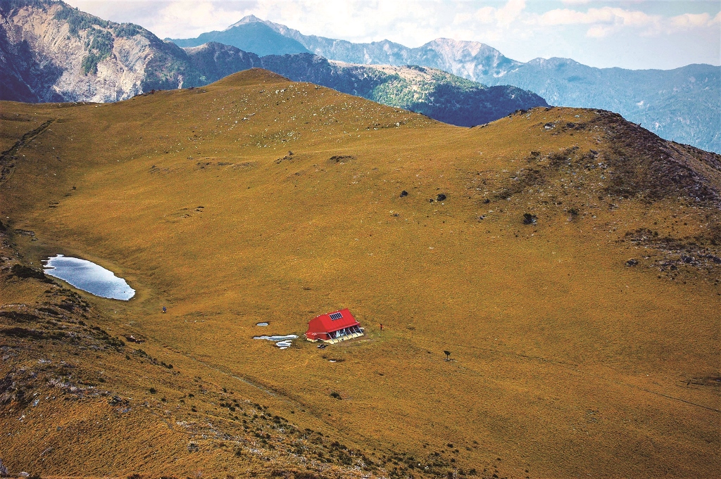 清八通關古道與八通關越道路步道圖（配圖為郭泓志 攝）