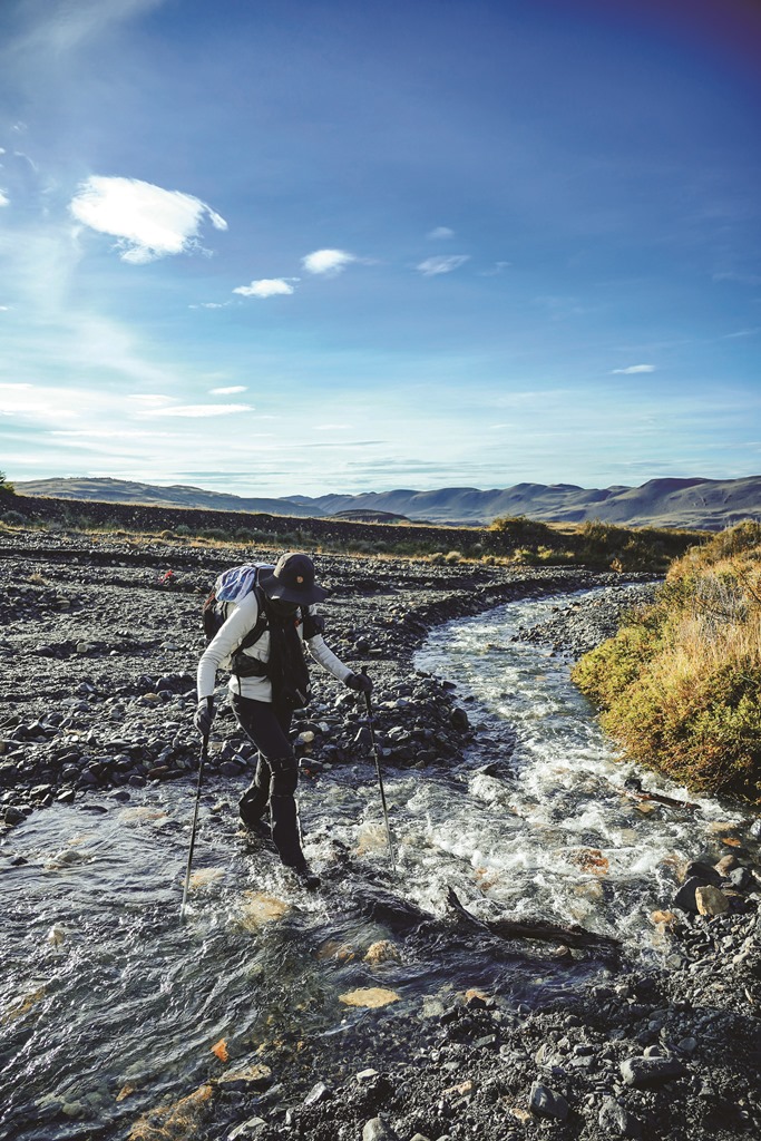｜雨水沖蝕使部分步道不易行走，如同走在水流充沛的小溪溝上／楊世泰 攝