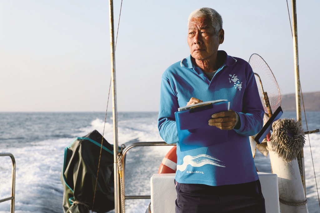 ｜ 曾經放網捕魚的資深船長林順泰，如今已成為保育巡查員