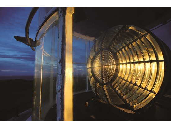 ｜東吉嶼島上的燈塔光亮，看顧著往來的漁船／航港局 提供