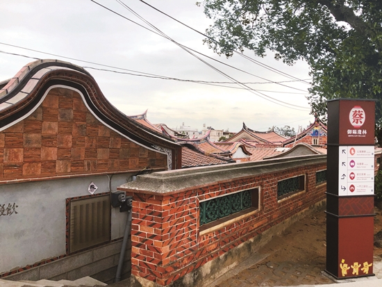 自高處眺望瓊林錯落的馬背與燕尾屋脊／顧蕙倩 攝