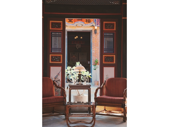 在各家民宿的巧思下，古厝透過內部擺設變化出不同的風情／序
室 提供