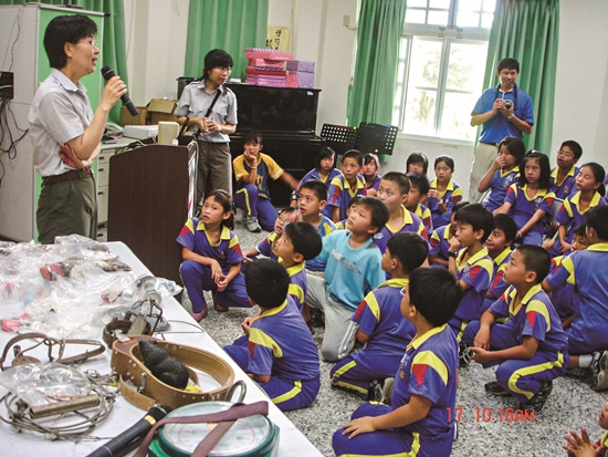 至部落校園推動黑熊保育／玉管處 提供