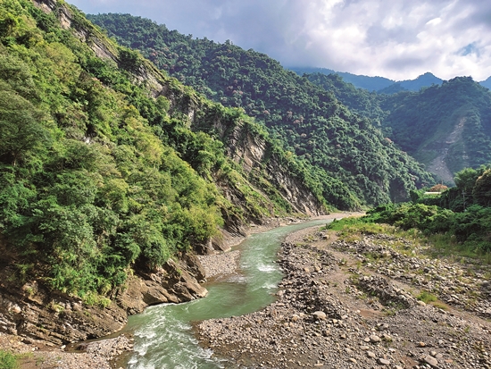 楠梓仙溪的名字來自清代時以臺語轉寫卡那卡那富語Namasia ／邱怡瑄 攝