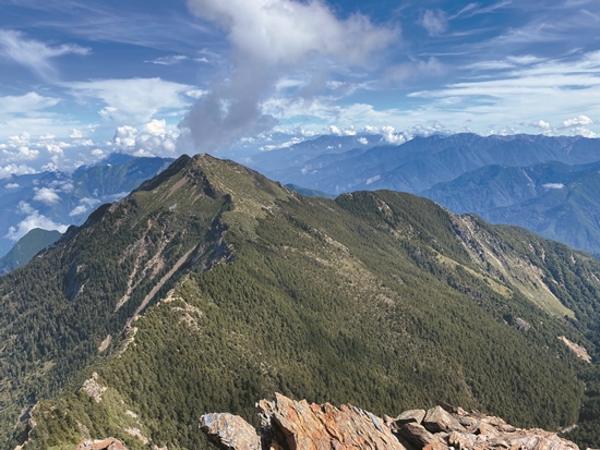 玉山北峰森林界線明顯／曾喜育 提供（廖敏君 攝）