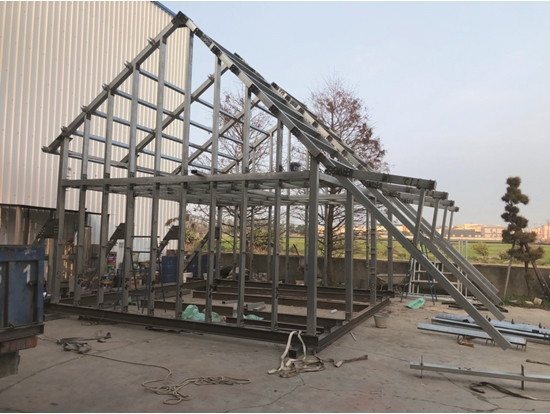 鋼骨、鋁架結構避難山屋歷久不變／雪管處 提供