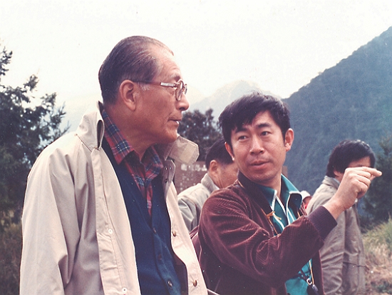 帶領政府官員費驊（時任政務委員）現地勘查／內政部營建署國家公園組 提供